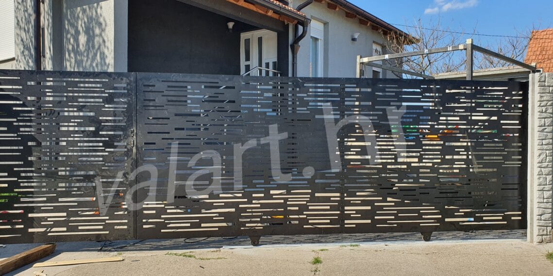 vanjska metalna ograda dizajn horizontalne vodoravne rupice