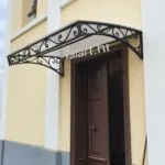 jednostavan primjer natkrivenog ulaza s ornamentima