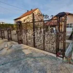 vanjska metalna ograda dizajn zaobljene linije crte