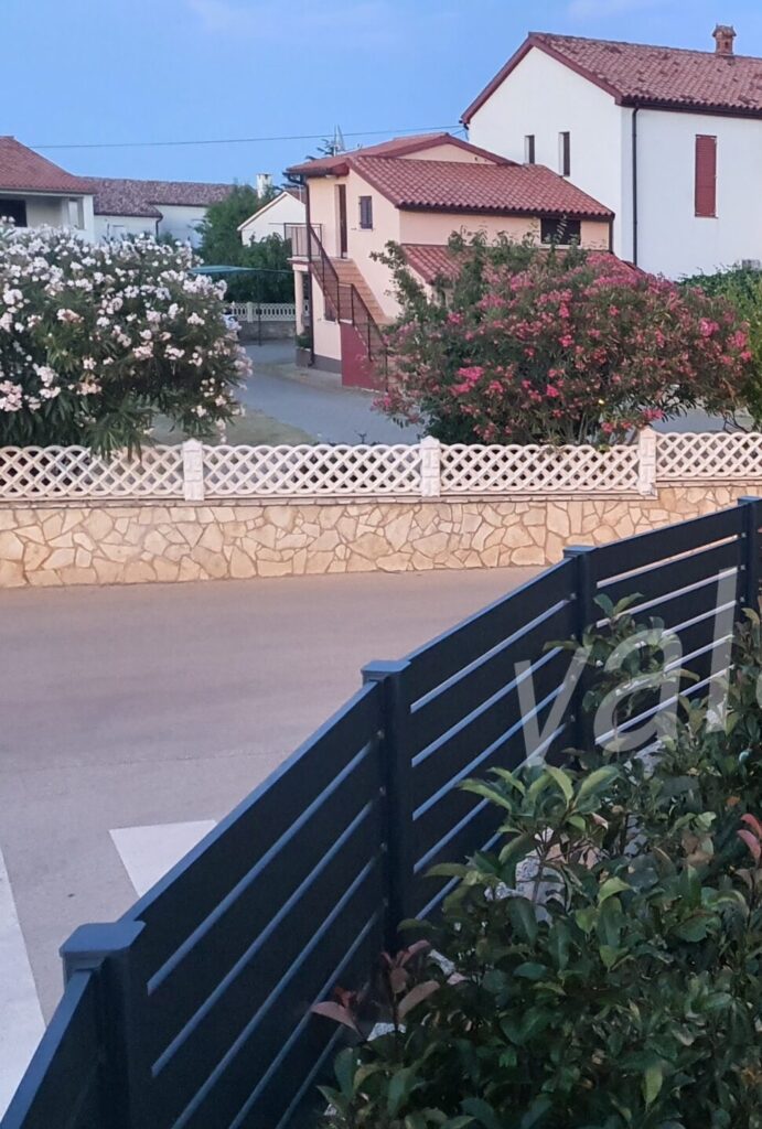 Zakrivljena ograda metal kovanje