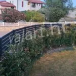 Zakrivljena metalna ograda