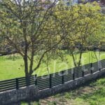 duga dvorišna metalna ograda simple