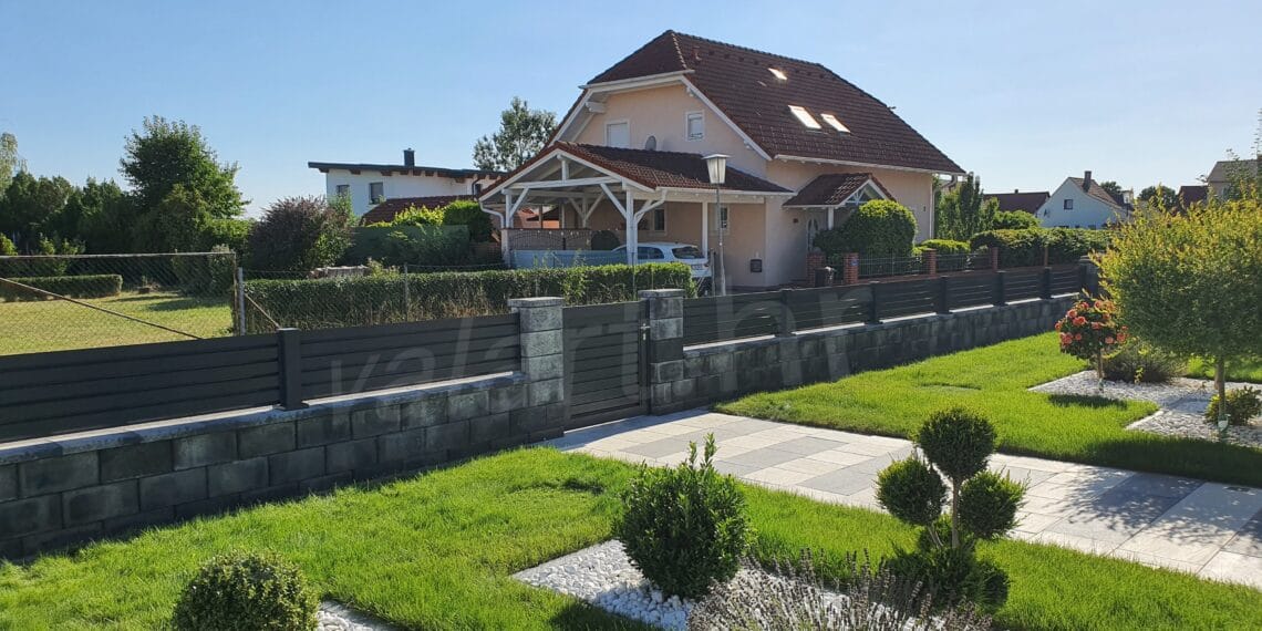 duga dvorišna metalna ograda simple