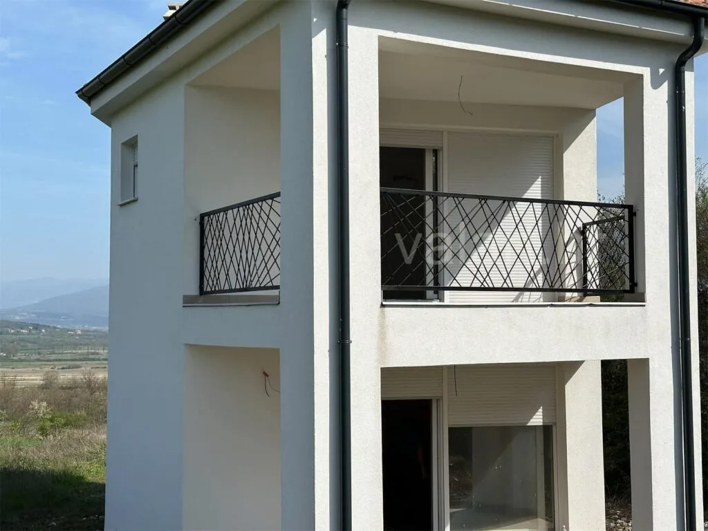 Zanimljiv moderan metalni dizajn balkon ograda