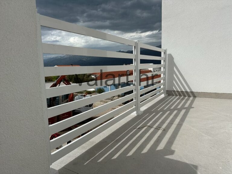 Jednostavan linijski dizajn metalna ograda balkon bijeli