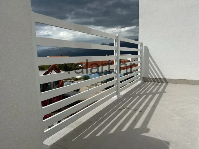 Jednostavan linijski dizajn metalna ograda balkon bijeli