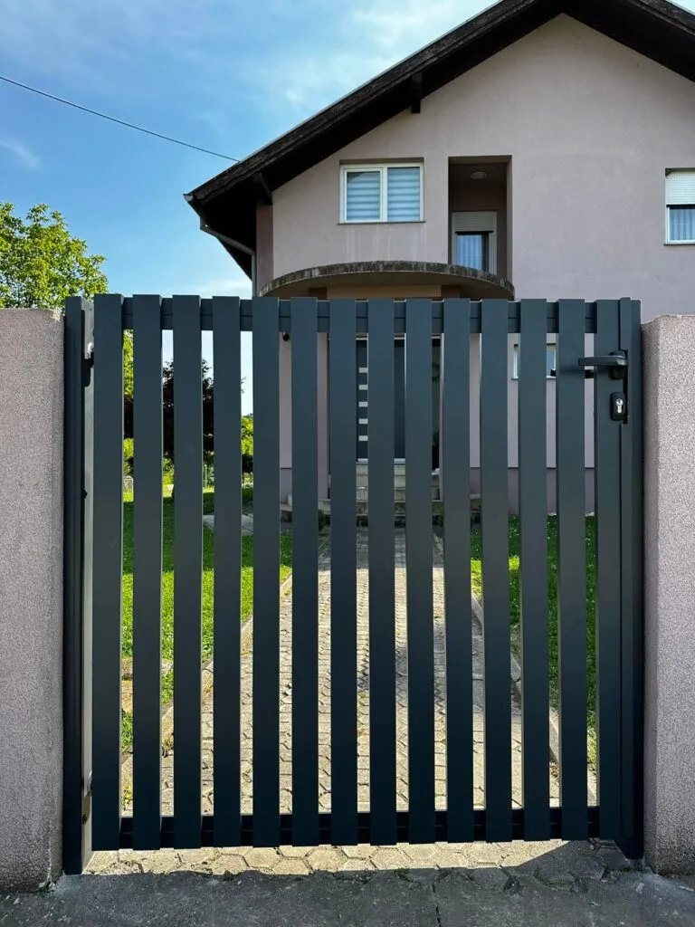 dvorišna vrata jednostavna minimalistički dizajn antracit metalna