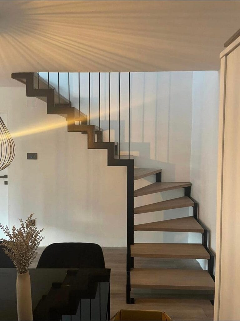 unutarnja metalna ograda dizajn geometrijski linijski stubište antracit u boji