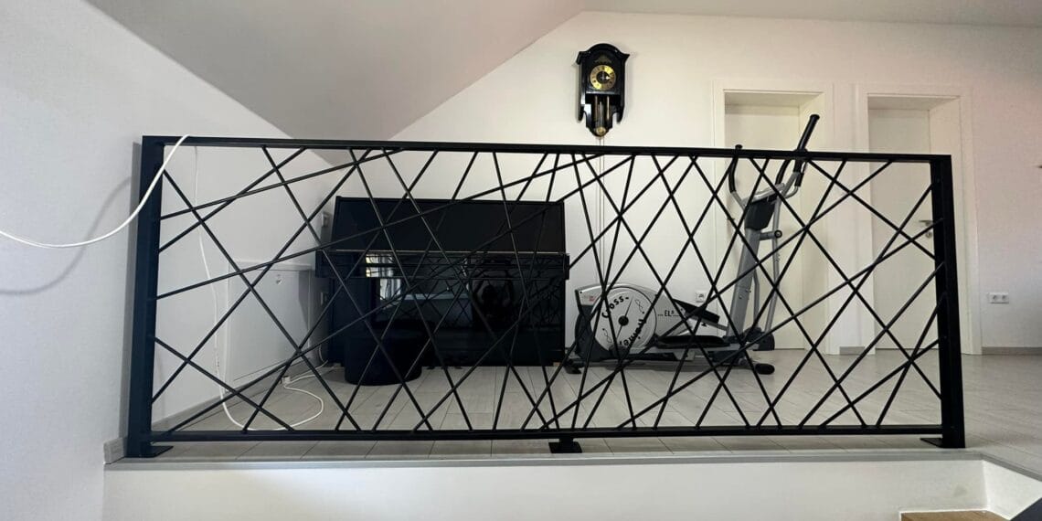 unutarnja metalna ograda dizajn geometrijski linijski antracit u boji