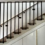 unutarnja metalna ograda dizajn geometrijski linijski minimalistički stubište antracit u boji