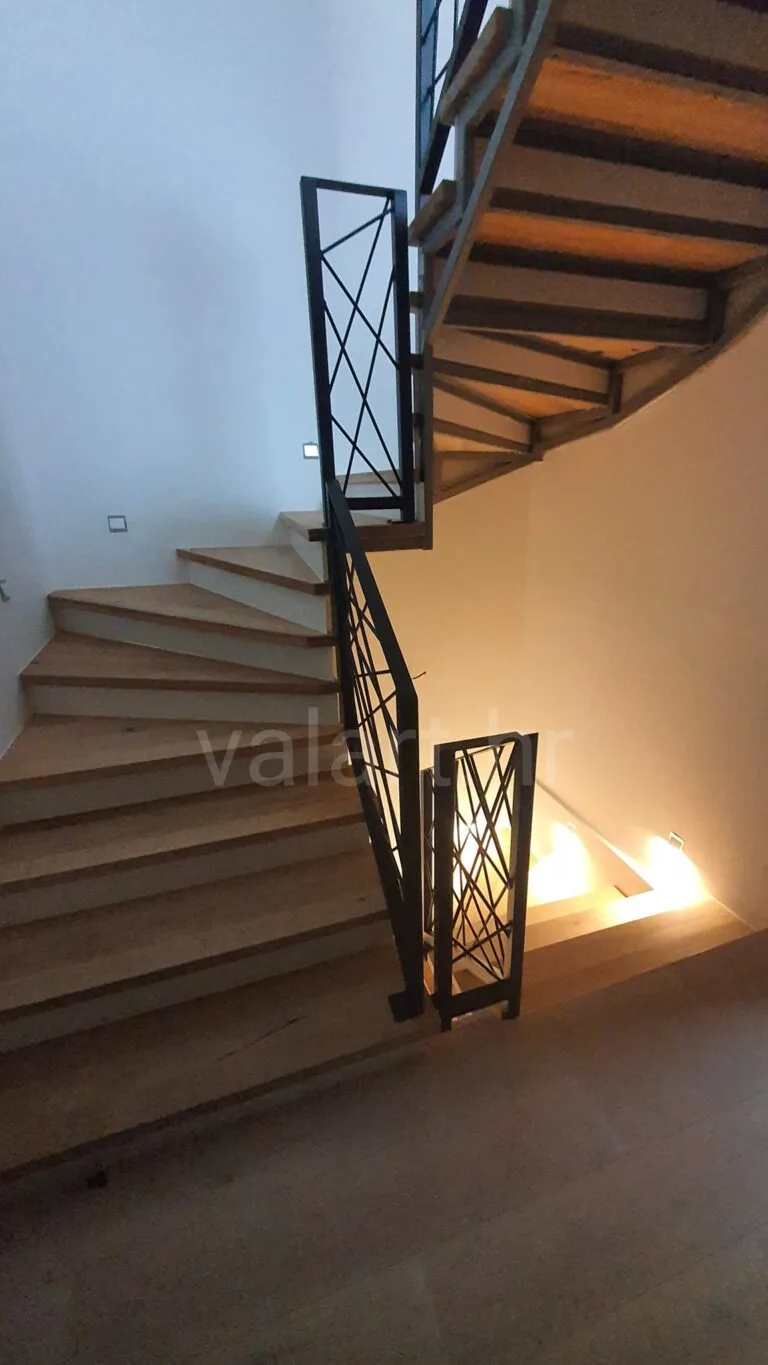 unutarnja metalna ograda dizajn geometrijski linijski stubište antracit u boji