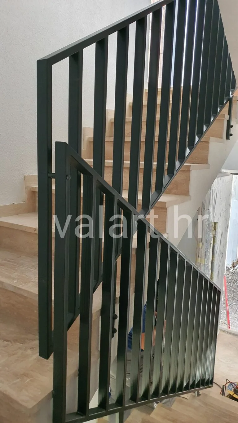 unutarnja metalna ograda dizajn geometrijski linijski minimalistički stubište antracit u boji
