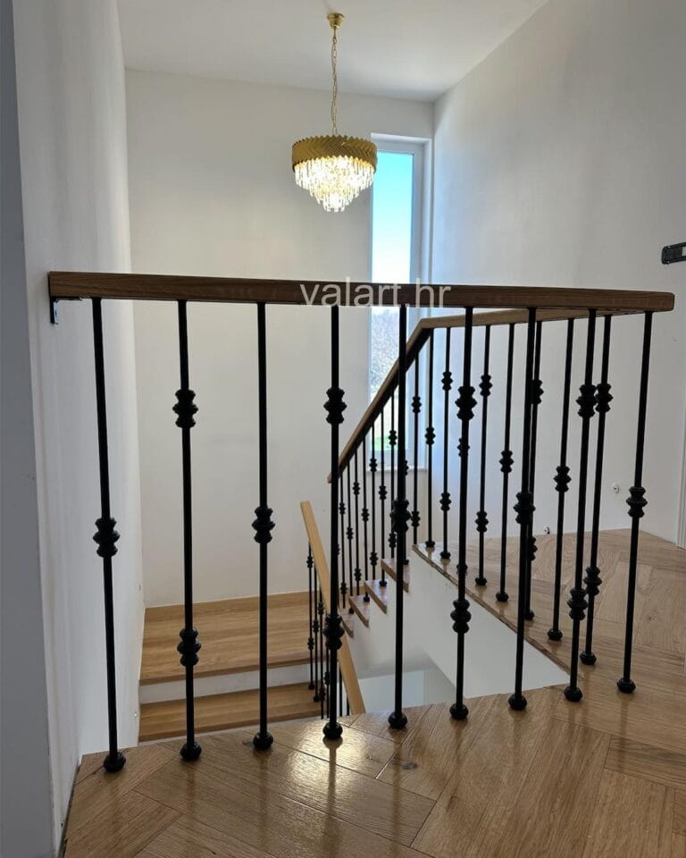 elegantna unutarnja metalna ograda s rukohvatom