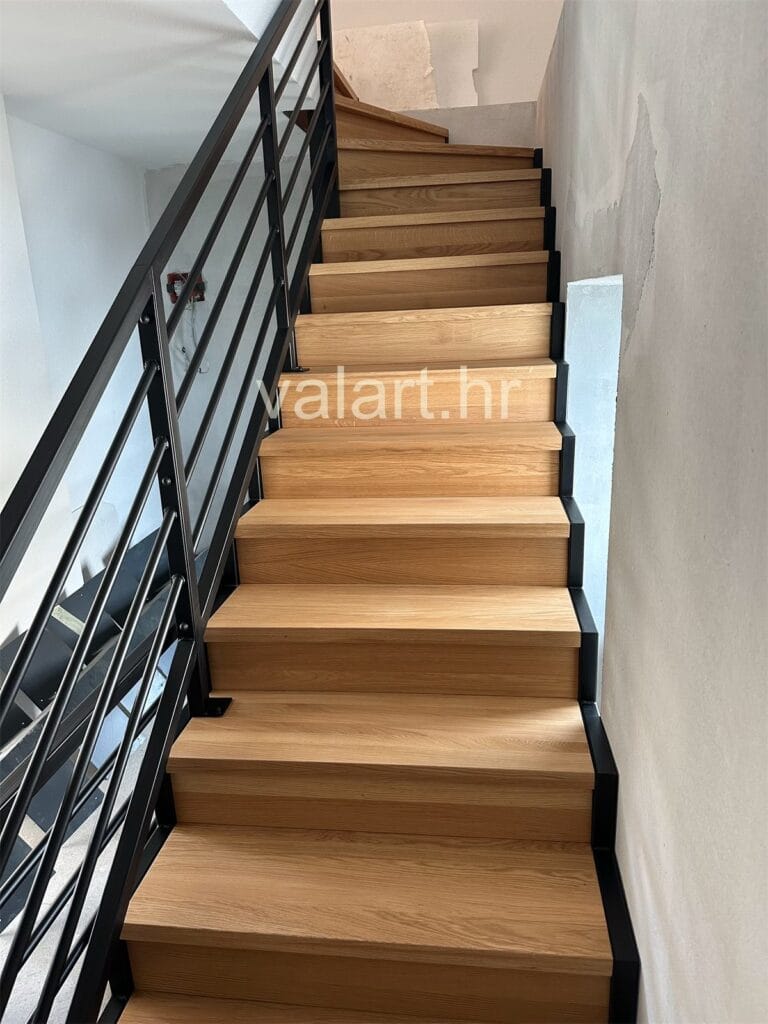 elegantna unutarnja metalna ograda s rukohvatom