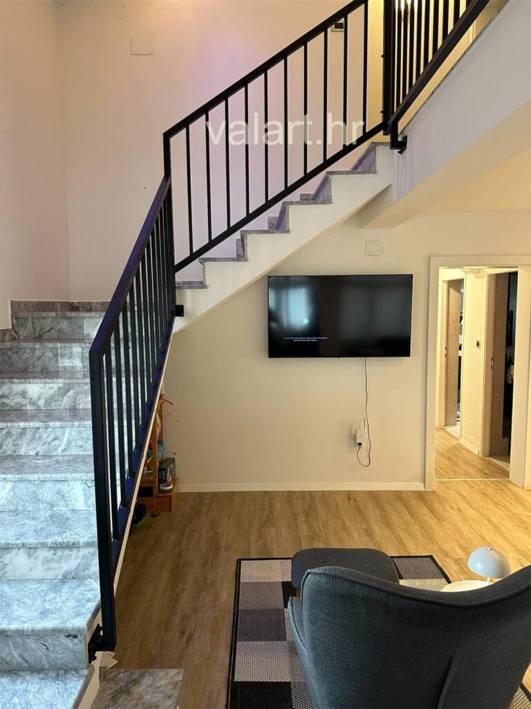 unutarnja metalna ograda dizajn geometrijski linijski stubište antracit u boji