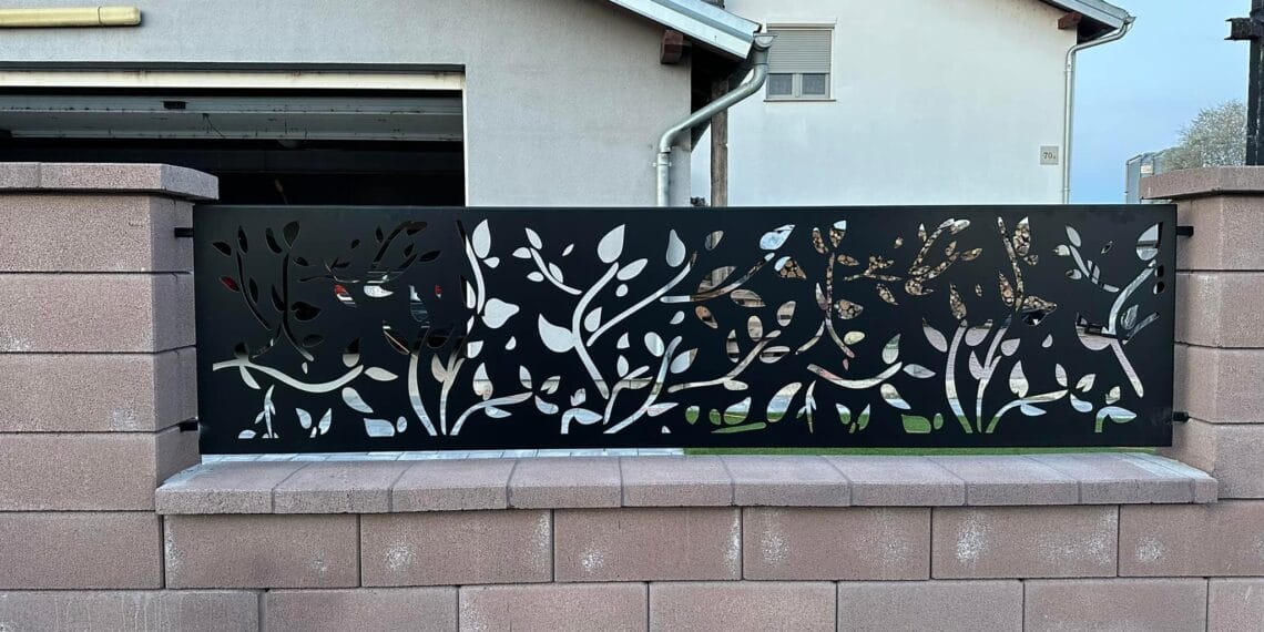 zanimljiv uzorak vanjska ograda metalna