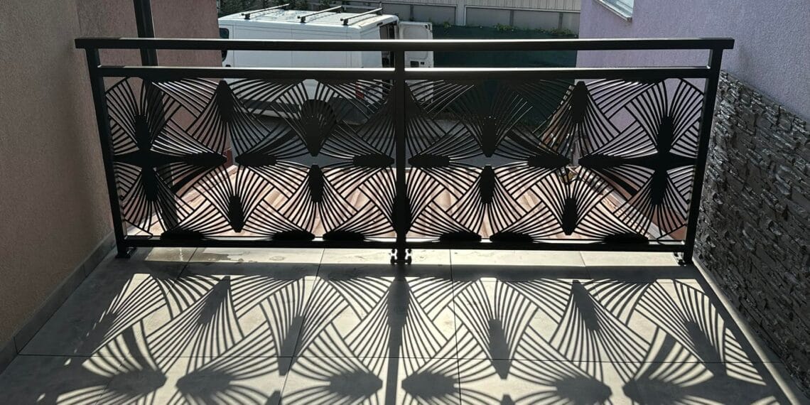 zanimljiva vanjska ograda metalna s efektnim sjenama