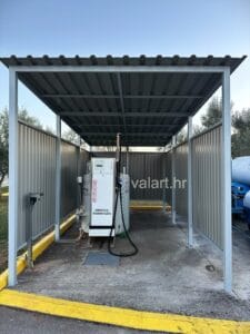 Metalna nadstrešnica samostojeća dvorište