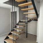 unutarnje metalno stubište sa gzištem od drva