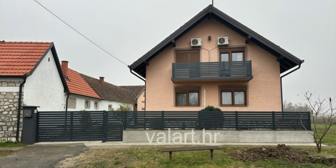 vanjska metalna ograda i balkon