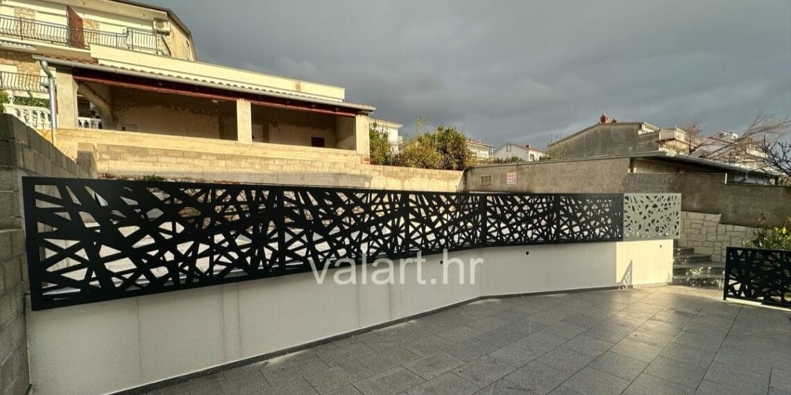 laserski rezana vanjska metalna ograda antracit