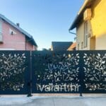 laserski rezana vanjska metalna ograda s dvorišnim vratima antracit